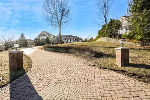 Exterior - 3 Regency Rdg, Andover, MA 01810 photo 8 of 9