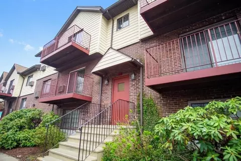1 Royal Crst #12, Randolph, MA 02368