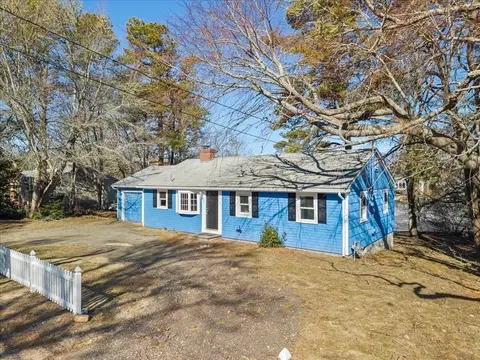 365 Phinneys Ln, Centerville, MA 02632 photo 4