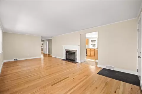 365 Phinneys Ln, Centerville, MA 02632 photo 8