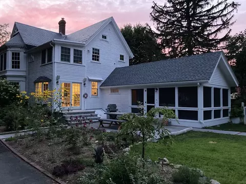 674 Webster St, Needham, MA 02492 photo 2