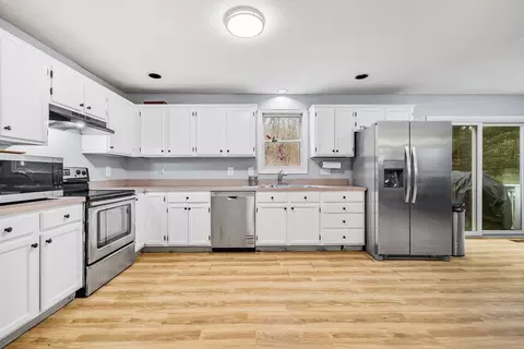 4 Hillside Dr, Sutton, MA 01590 photo 2