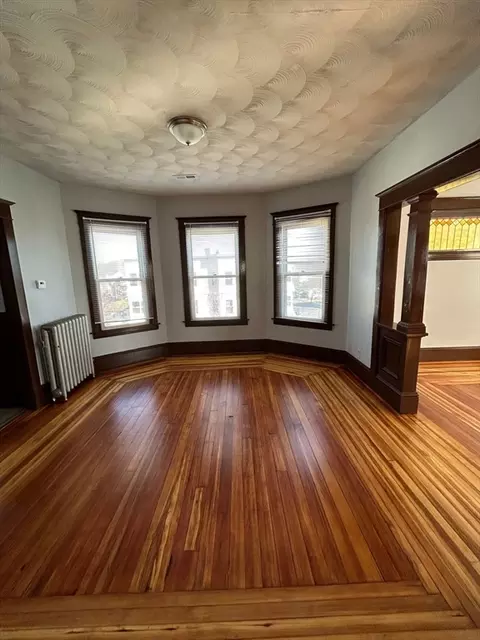 40 Orchard St, Chicopee, MA 01013 photo 9