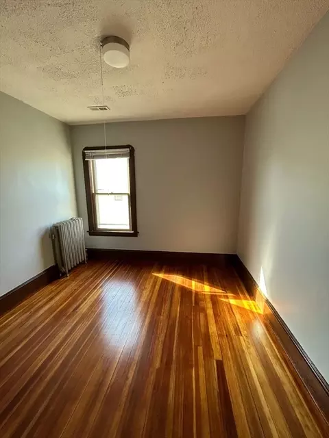 40 Orchard St, Chicopee, MA 01013 photo 11