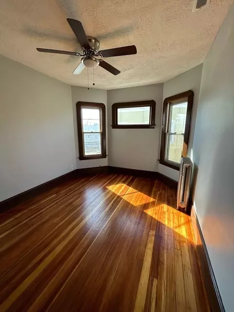 40 Orchard St, Chicopee, MA 01013 photo 7
