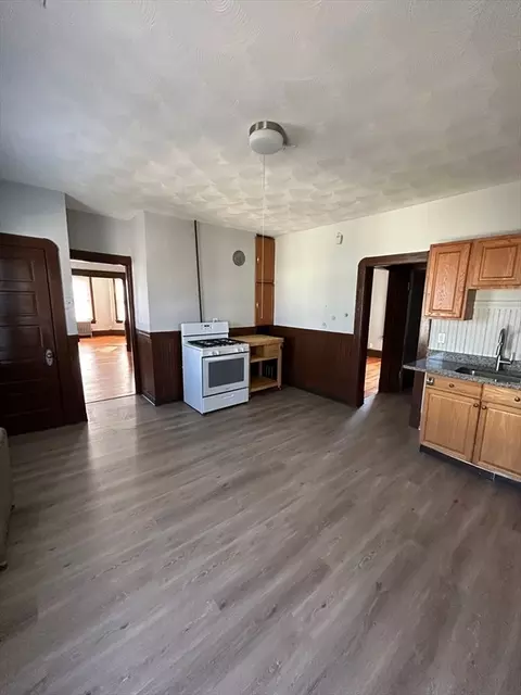 40 Orchard St, Chicopee, MA 01013 photo 6