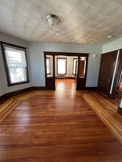 40 Orchard St, Chicopee, MA 01013 photo 8