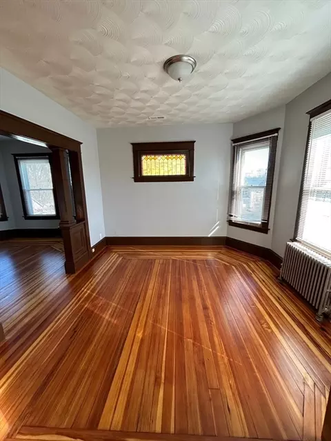 40 Orchard St, Chicopee, MA 01013 photo 10