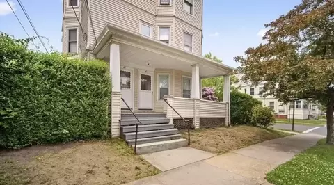 40 Orchard St, Chicopee, MA 01013 photo 2
