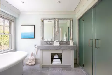 Bath - 1 Chestnut Pl, Brookline, MA 02445 photo 2 of 2