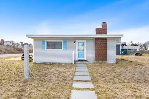 4 Freeman Ave, Sandwich, MA 02563