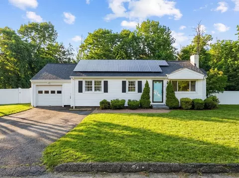 14 Mitchell St, Southborough, MA 01772