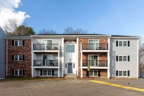 15 Chapel Hill Dr #1, Plymouth, MA 02360