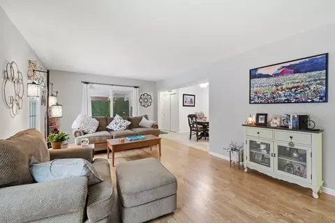 20 Jamestown Dr #B, Springfield, MA 01108