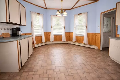 5 Crosby St, Webster, MA 01570 photo 4