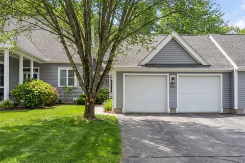 201 Willow Brook Dr #201, Wayland, MA 01778