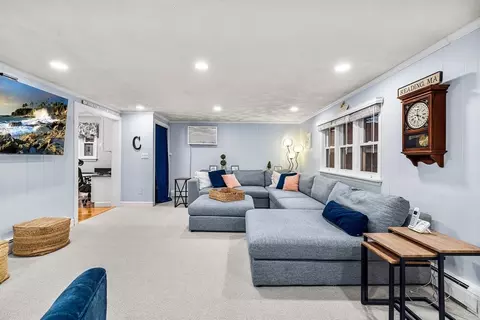 Living - 24 Smith Ave, Reading, MA 01867 photo 3 of 4