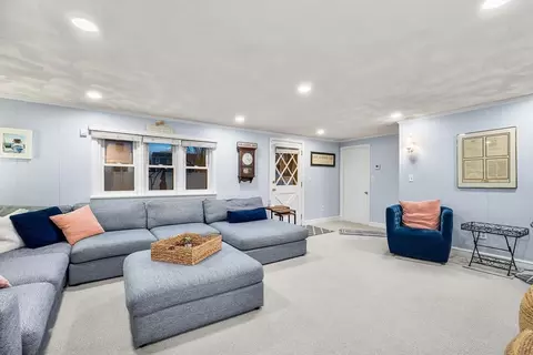 Living - 24 Smith Ave, Reading, MA 01867 photo 2 of 4