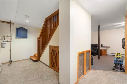 Entry Way - 27 Mumford Rd, Sutton, MA 01590 photo 2 of 2