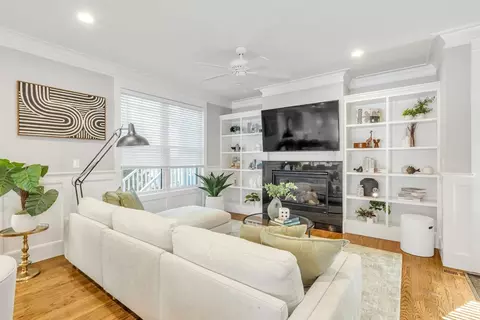 17 June St #2, Roslindale, MA 02131