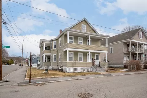 101-103 Dracut St, Lowell, MA 01854