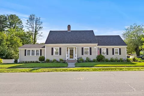 1 Stratford Rd, Andover, MA 01810