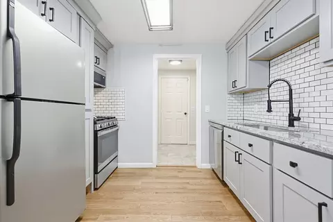 33 Santoro Rd, Worcester, MA 01606 photo 2