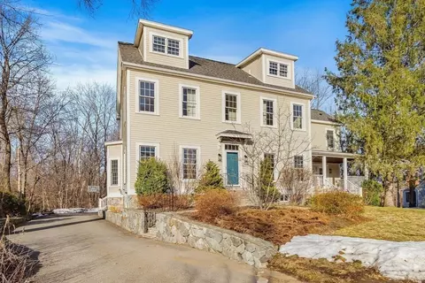 381 Thoreau St, Concord, MA 01742