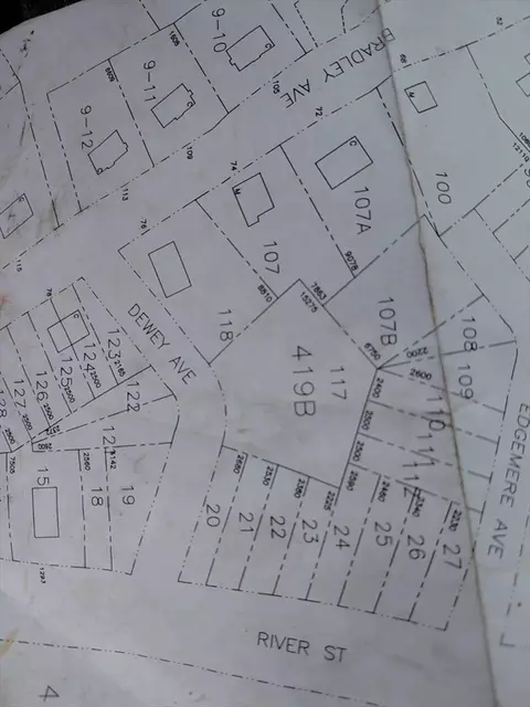 121-122 Dewey Ave, Haverhill, MA 01832