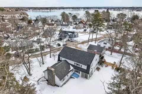 20 Salt Works Rd, Buzzards Bay, MA 02532