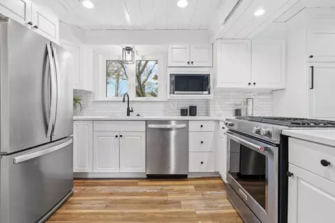 1034 Webster St, Needham, MA 02492