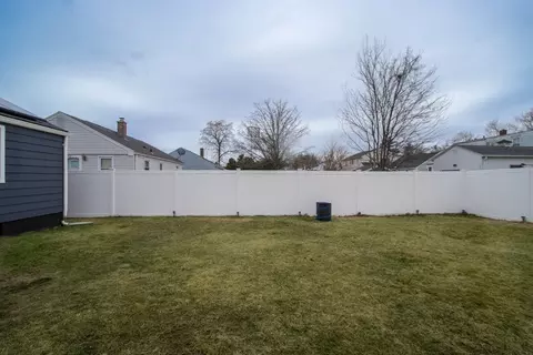 Exterior - 1128 Page Blvd, Springfield, MA 01104 photo 10 of 11