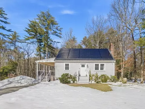 404 River St, Halifax, MA 02338
