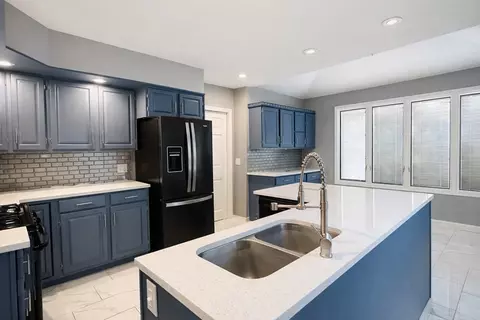 182 Marsden St, Springfield, MA 01109 photo 4
