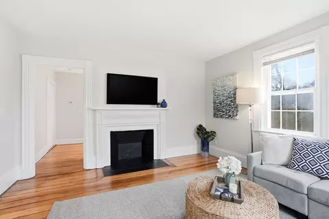 Living - 190 South St #B, Hingham, MA 02043 photo 2 of 2