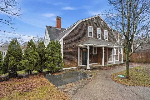 Exterior - 190 South St #B, Hingham, MA 02043 photo 3 of 4