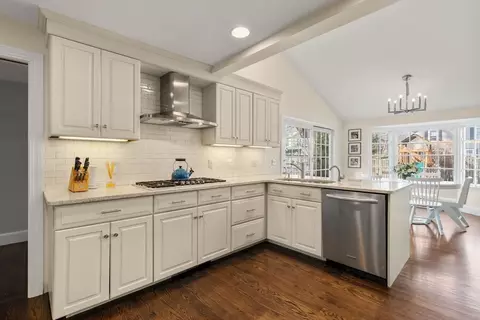 2 Cavanagh Rd, Wellesley, MA 02481 photo 6