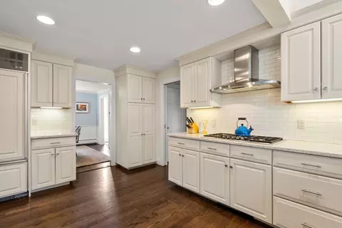 2 Cavanagh Rd, Wellesley, MA 02481 photo 7