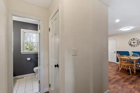 Entry Way - 21 Potter Rd, Framingham, MA 01701 photo 2 of 5