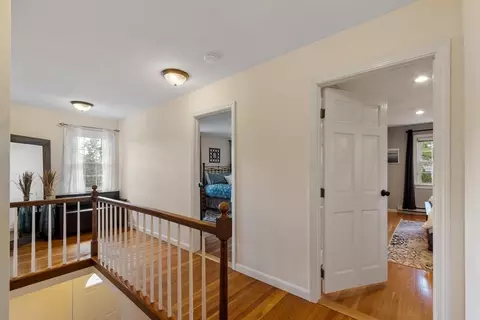 Entry Way - 21 Potter Rd, Framingham, MA 01701 photo 3 of 5