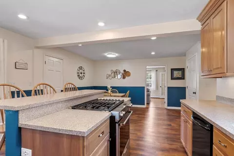 Kitchen - 21 Potter Rd, Framingham, MA 01701 photo 5 of 6
