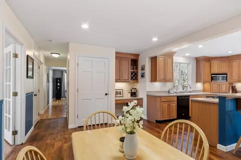 Entry Way - 21 Potter Rd, Framingham, MA 01701 photo 1 of 5