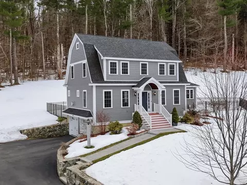 12 Locke Hill Ln, Amesbury, MA 01913