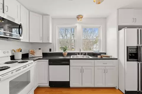 Kitchen - 424 Washington St, Canton, MA 02021 photo 3 of 5