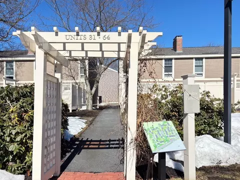 11 Oak St #43, Wellesley, MA 02482