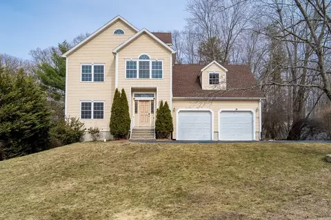 10 Moss St, Burlington, MA 01803