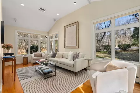160 Varick Rd, Waban, MA 02468