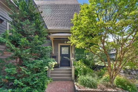 3 Berkeley Pl, Cambridge, MA 02138 photo 2