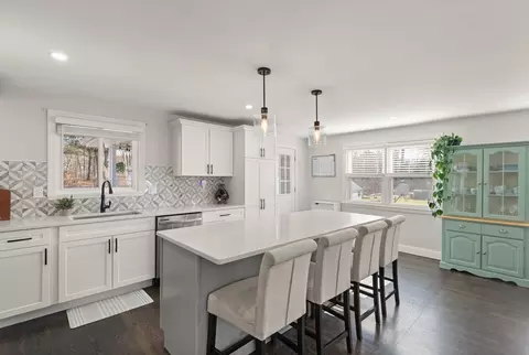 7 Manning Rd, Chelmsford, MA 01824