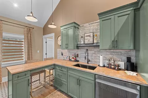 Kitchen - 7 Nipmuck, Webster, MA 01570 photo 1 of 4